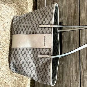 Excellent condition Michael Kors purse